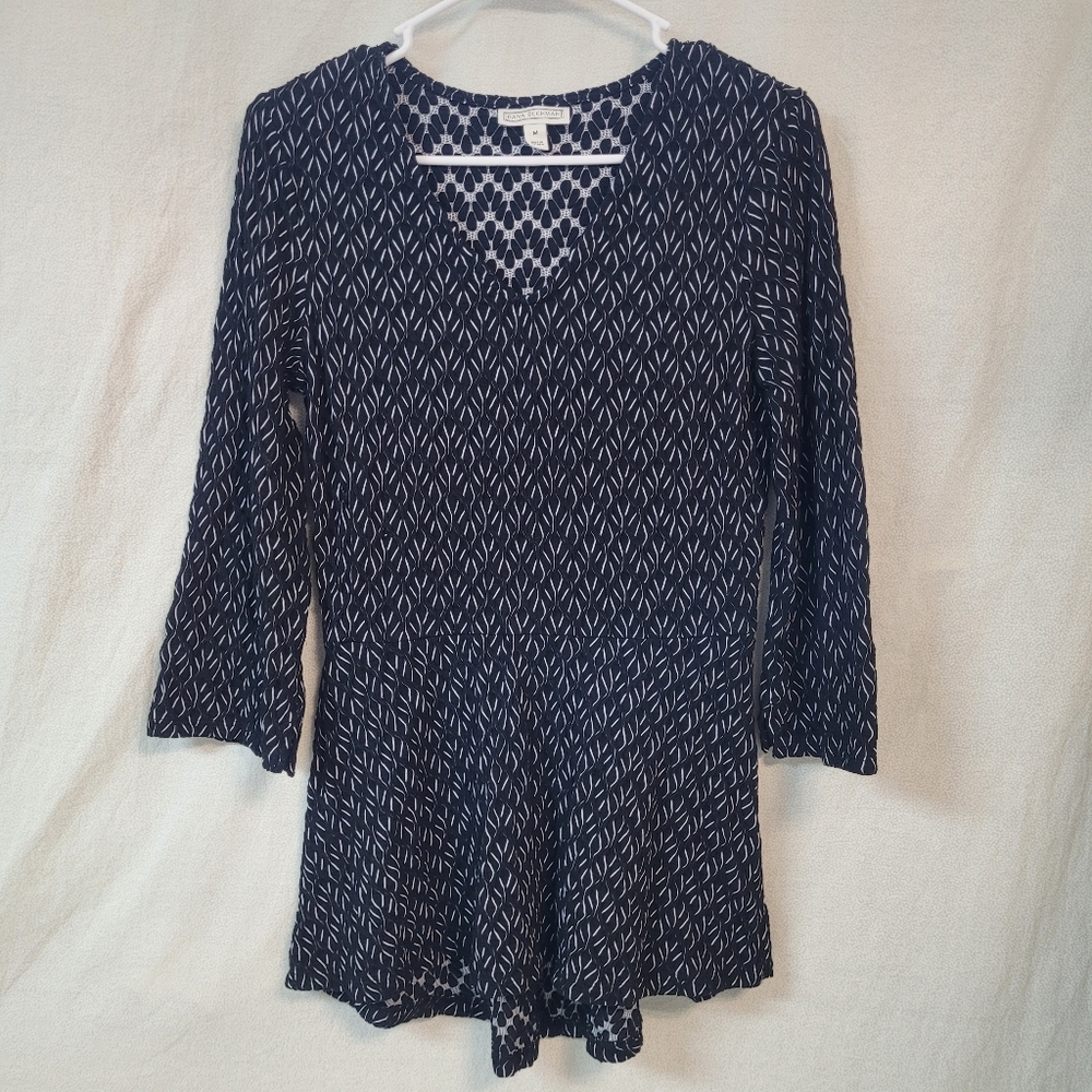 Dana Buchman Peplum Blouse, Womens Med, Black & White Textured Patterned V-Neck